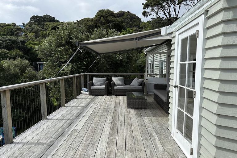 Photo of property in 8 Pendrell Road, Piha, New Lynn, 0772