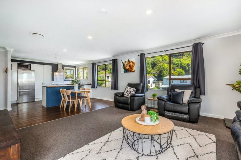 Photo of property in 76 Omapere Street, Whitby, Porirua, 5024