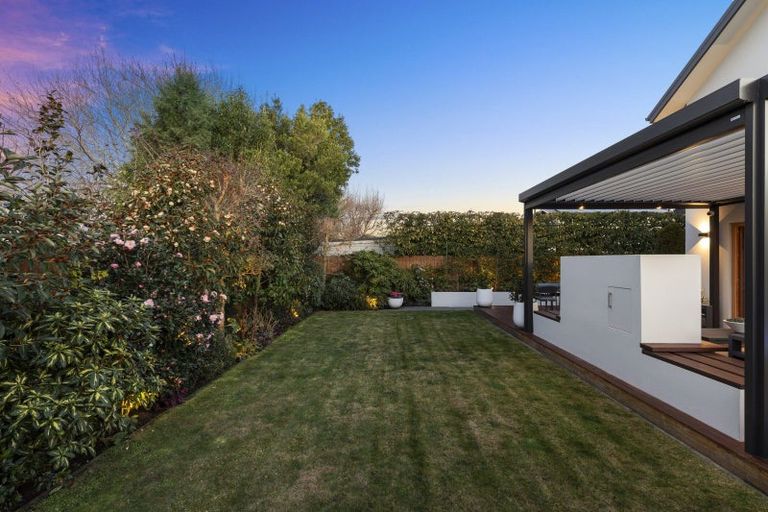 Photo of property in 18 College Avenue, Strowan, Christchurch, 8052