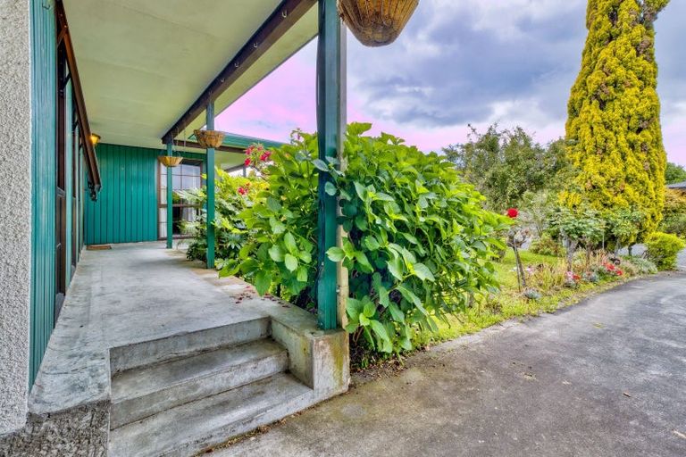 Photo of property in 11 Deakin Place, Clive, 4102