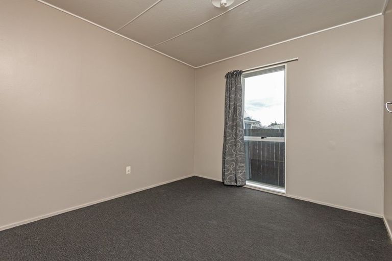 Photo of property in 73b Kaimanawa Street, Kelvin Grove, Palmerston North, 4414