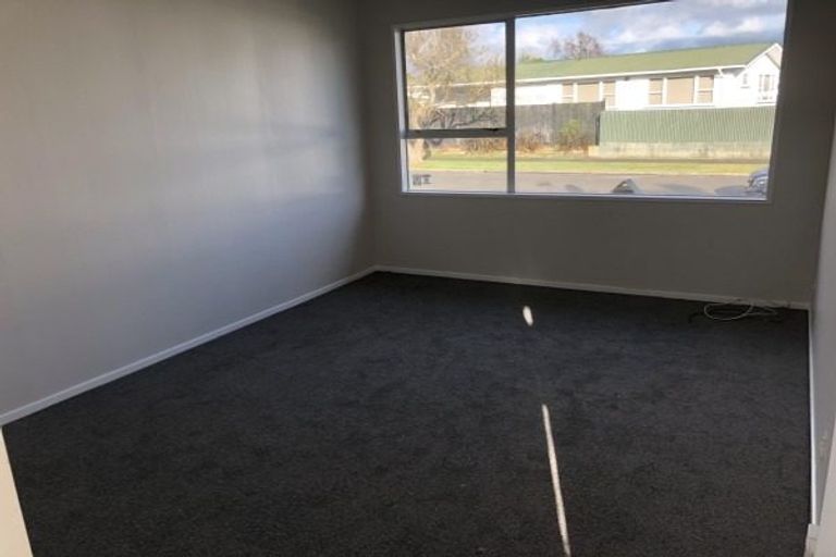 Photo of property in 12-14 Hinau Place, Cloverlea, Palmerston North, 4412