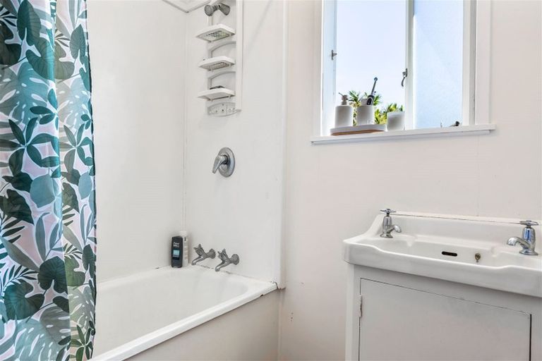 Photo of property in 58 Helena Street, Massey, Auckland, 0614