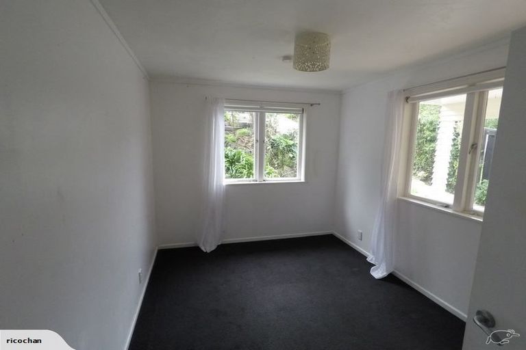 Photo of property in 32 Peter Terrace, Castor Bay, Auckland, 0620