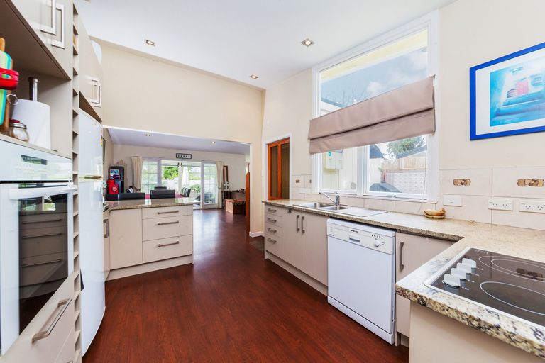 Photo of property in 2a Woodvale Road, Glen Eden, Auckland, 0602