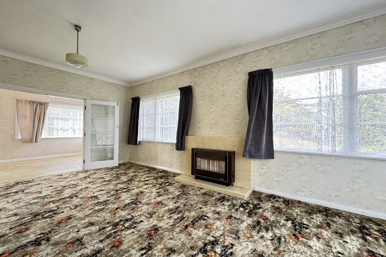 Photo of property in 17 Raroa Terrace, Tawa, Wellington, 5028