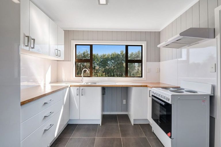 Photo of property in 42 Rimmer Road, Helensville, 0875