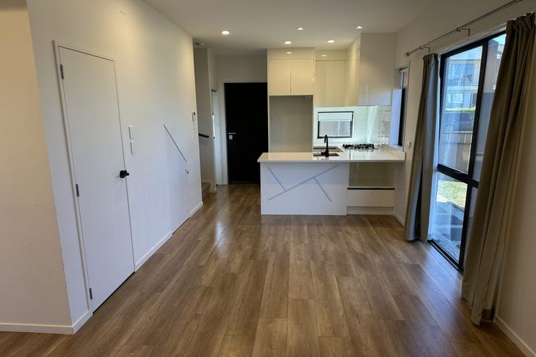Photo of property in 2 Treeline Lane, Flat Bush, Auckland, 2019