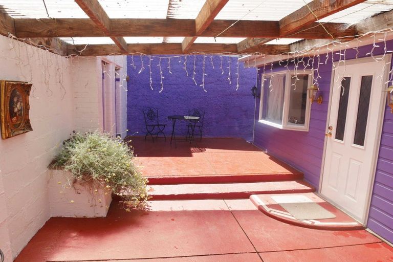 Photo of property in 1 Hawkhurst Road, Lyttelton, 8082