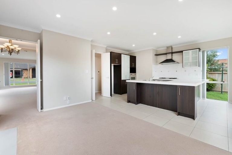 Photo of property in 6 Karson Place, Flat Bush, Auckland, 2016