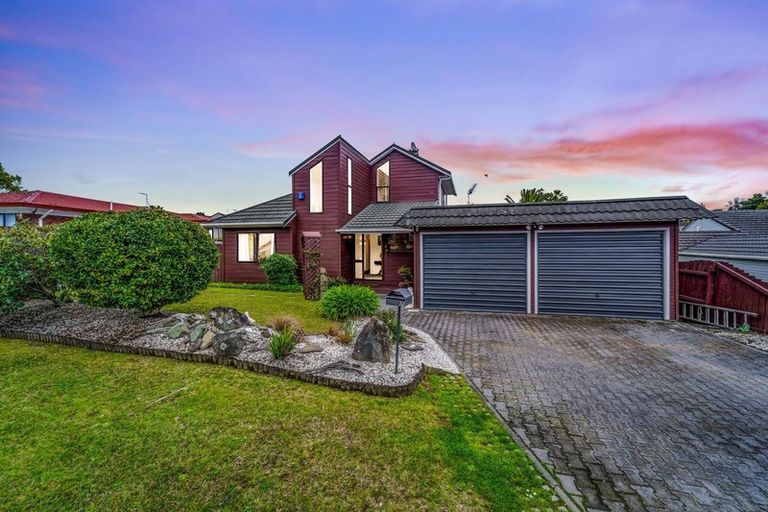 Photo of property in 32 Marina View Drive, West Harbour, Auckland, 0618