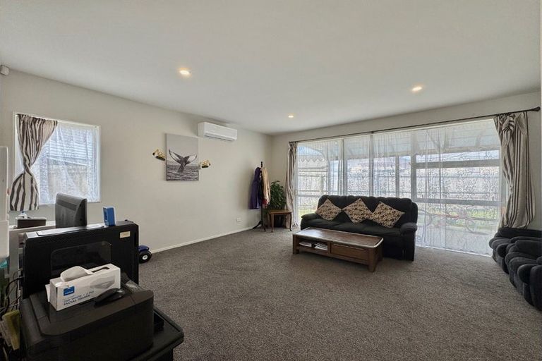 Photo of property in 5 Aeronautic Road, Takanini, 2112