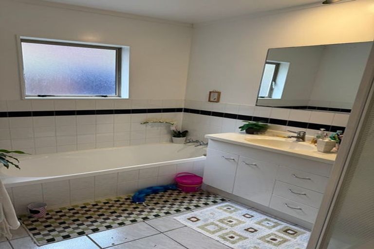 Photo of property in 1/36 De Havilland Drive, Goodwood Heights, Auckland, 2105