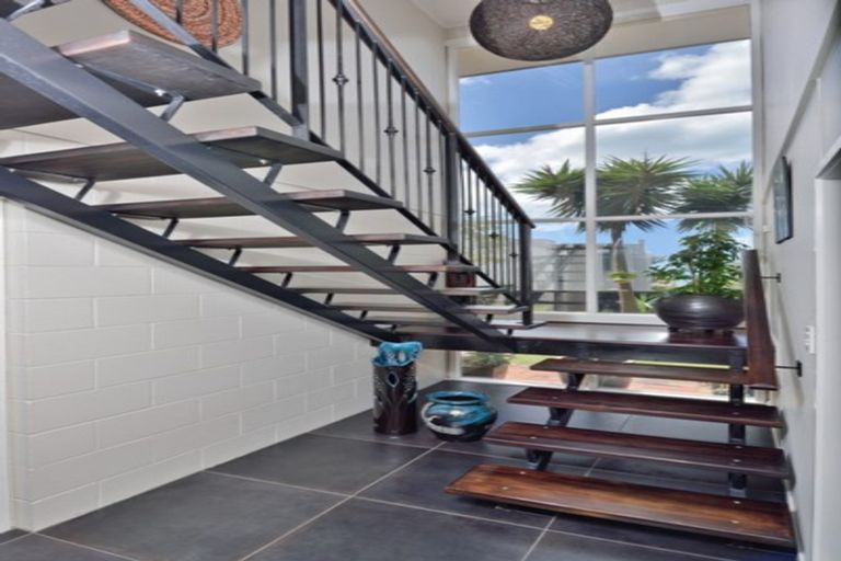 Photo of property in 2/30 Castor Bay Road, Castor Bay, Auckland, 0620