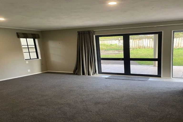 Photo of property in 17 Tokay Place, Huapai, Kumeu, 0810