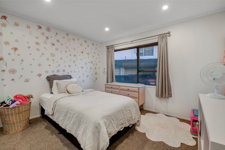 Photo of property in 42 Albatross Road, Red Beach, 0932