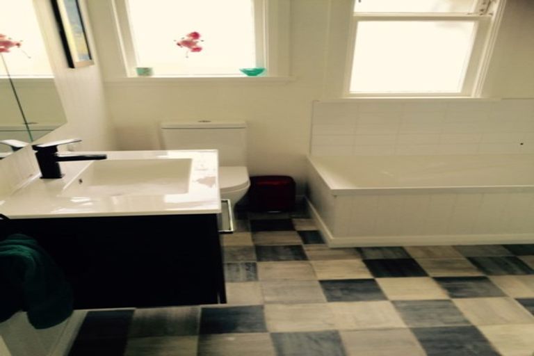 Photo of property in 34 Crawford Road, Kilbirnie, Wellington, 6022