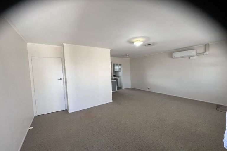 Photo of property in 6/8 Winspear Place, Manukau, Auckland, 2025