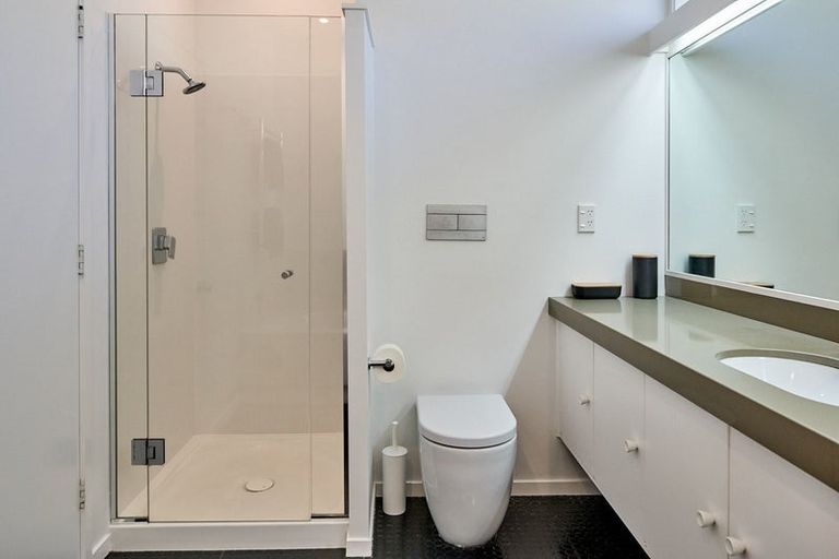 Photo of property in 27 Cheviot Road, Lowry Bay, Lower Hutt, 5013