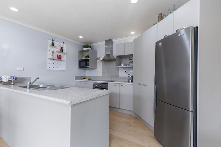 Photo of property in 57 Nimstedt Avenue, Oteha, Auckland, 0632