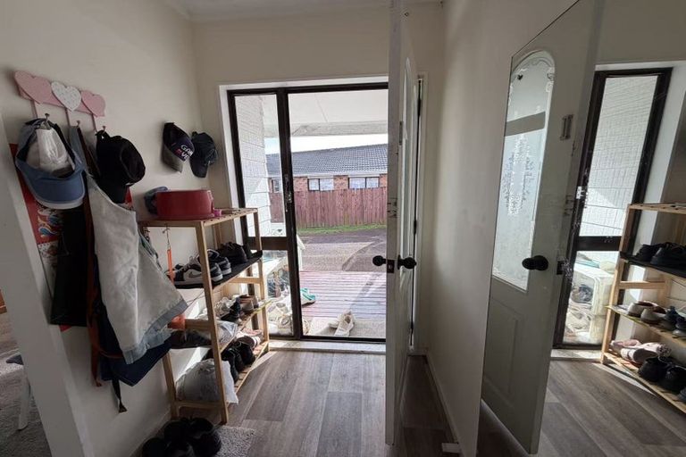 Photo of property in 50 Aviemore Drive, Highland Park, Auckland, 2010