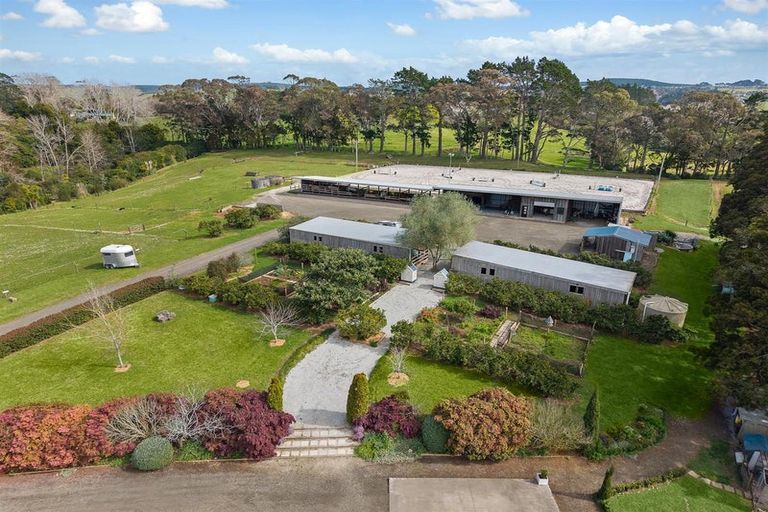 Photo of property in 124 Rimmer Road, Helensville, 0875
