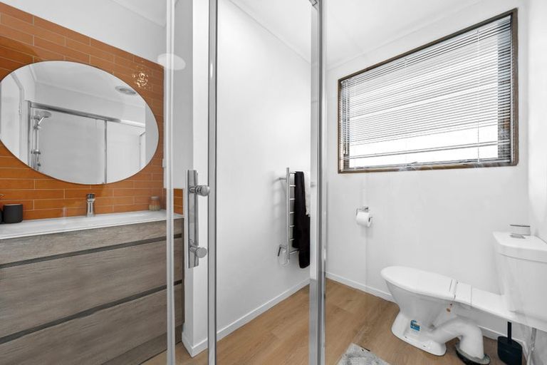 Photo of property in 1/52 Butterworth Drive, Glendene, Auckland, 0602