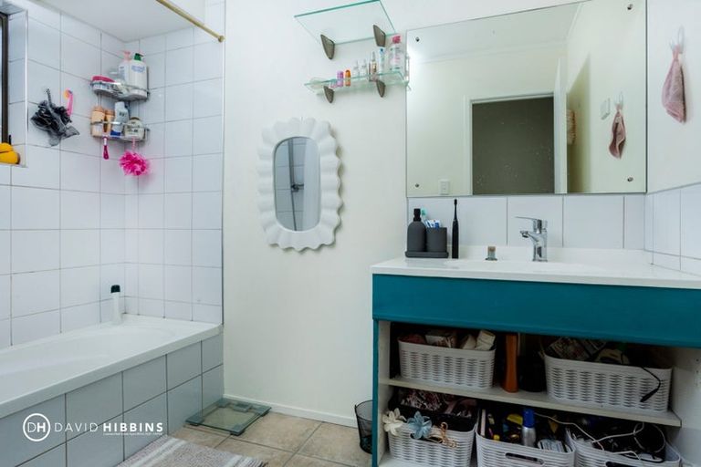 Photo of property in 1/9 Lancelot Place, Glenfield, Auckland, 0629