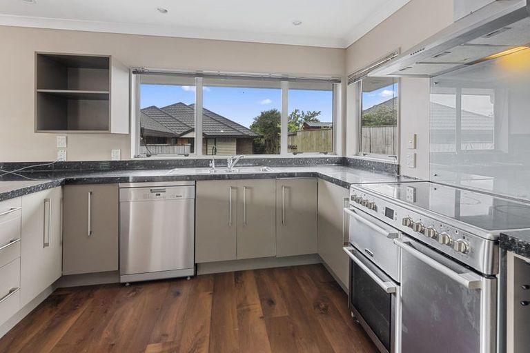 Photo of property in 27 Johnstone Drive, Fitzherbert, Palmerston North, 4410