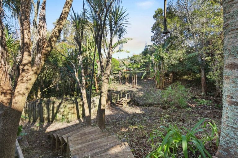 Photo of property in 19 Beach Road, Mellons Bay, Auckland, 2014