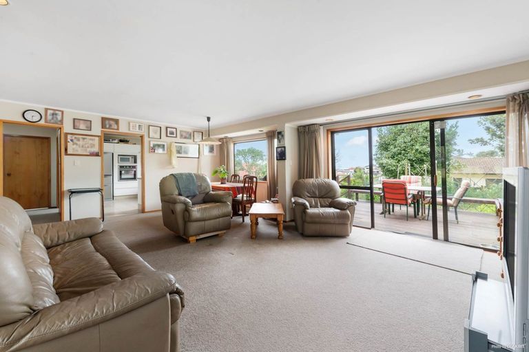 Photo of property in 15 Banksia Place, Goodwood Heights, Auckland, 2105