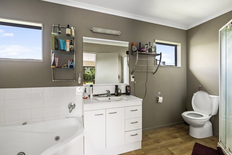 Photo of property in 52 Inverness Drive, Pyes Pa, Tauranga, 3112