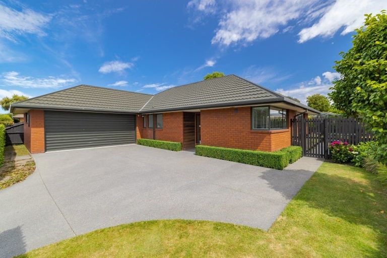Photo of property in 15 Farquhars Road, Redwood, Christchurch, 8051