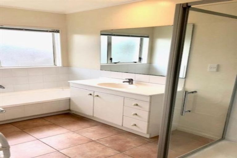 Photo of property in 2/15 Tolben Place, Golflands, Auckland, 2013