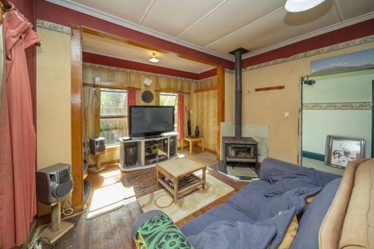 Photo of property in 60 Parihaka Road, Pungarehu, Opunake, 4685