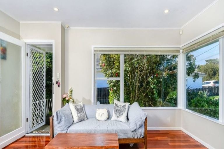 Photo of property in 1/13 Otakau Road, Milford, Auckland, 0620