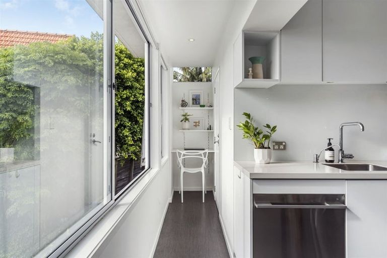 Photo of property in 3/73 Princes Street, Northcote Point, Auckland, 0627