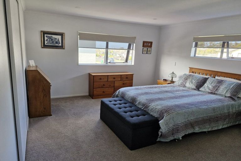 Photo of property in 64 Mettam Drive, Swanson, Auckland, 0614