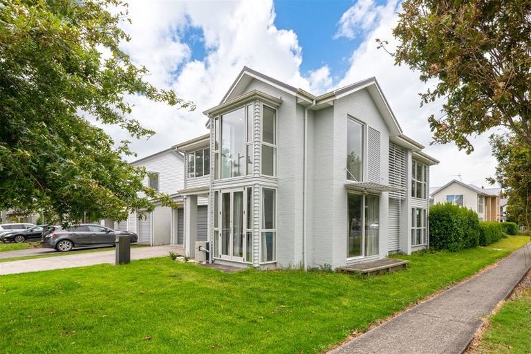 Photo of property in 1 Tarapiroe Avenue, Takanini, 2112