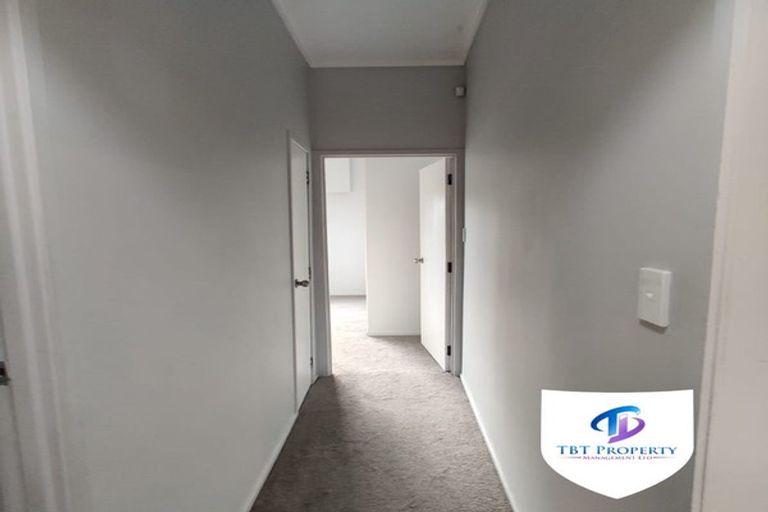 Photo of property in 12a Waiari Road, Conifer Grove, Takanini, 2112