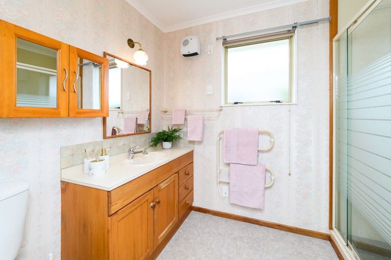 Photo of property in 68 Pacific Drive, Fitzherbert, Palmerston North, 4410