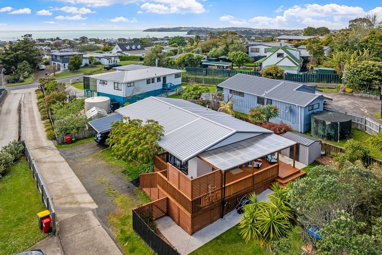 Photo of property in 30b Gledstane Road, Stanmore Bay, Whangaparaoa, 0932
