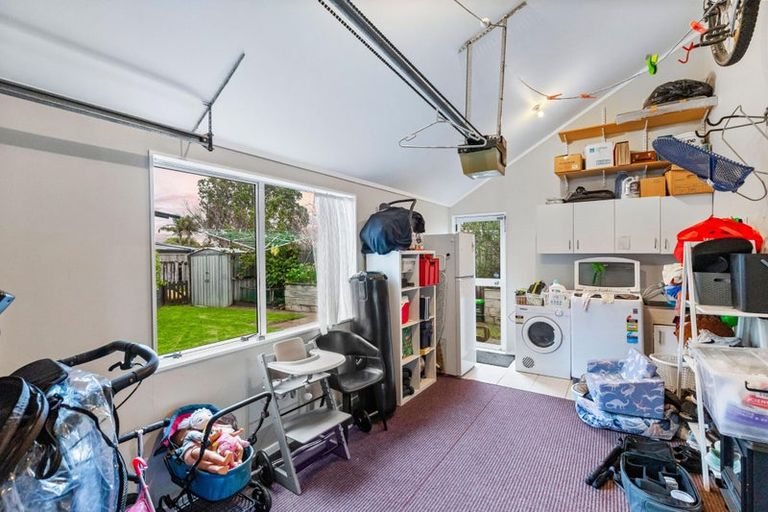 Photo of property in 2/41 Colwill Road, Massey, Auckland, 0614