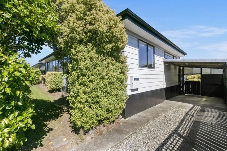 Photo of property in 5 Waipounamu Drive, Kelson, Lower Hutt, 5010