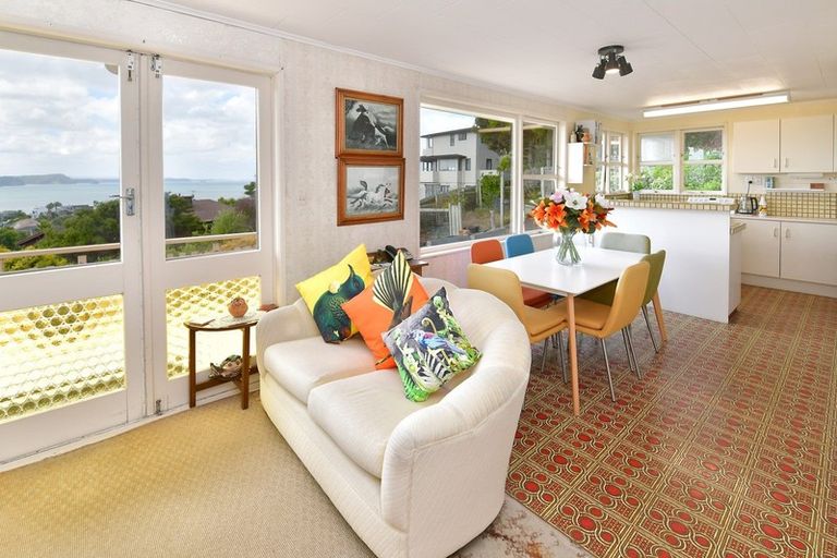 Photo of property in 236 Whangaparaoa Road, Red Beach, 0932