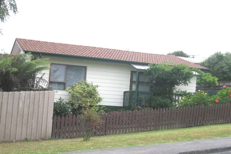 Photo of property in 1/44-48 Sunnyfield Crescent, Glenfield, Auckland, 0629