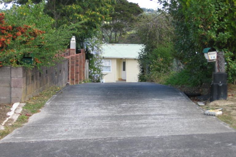 Photo of property in 14 Tauhara Street, Green Bay, Auckland, 0604