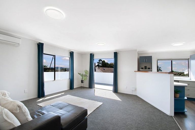 Photo of property in 2/25 Clearview Heights, Ranui, Auckland, 0612