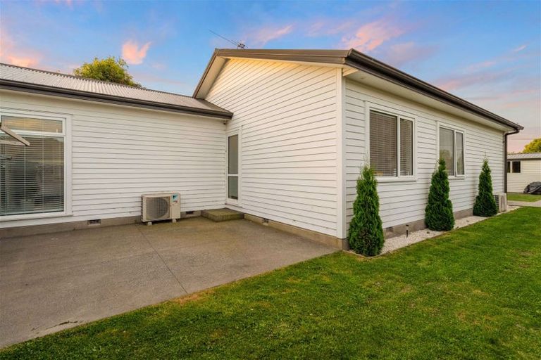 Photo of property in 10 Factory Road, Belfast, Christchurch, 8051