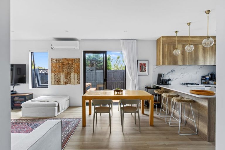 Photo of property in 27d Taipari Road, Te Atatu Peninsula, Auckland, 0610